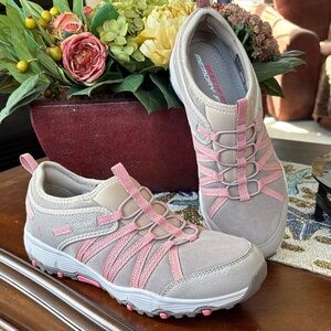 Brand New Skechers Memory Foam Slip On Sneakers Neutral Taupe w/ Coral Hiking